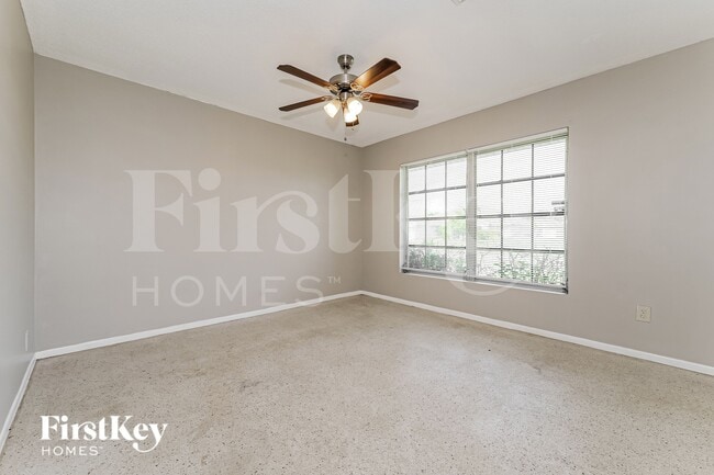Photo - 687 SW Heather St