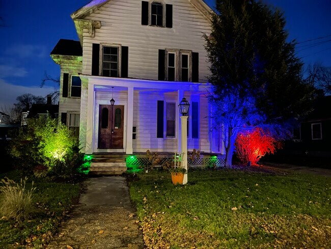 Front of Property - 101 Walnut St Unidad 2 -2nd Floor-