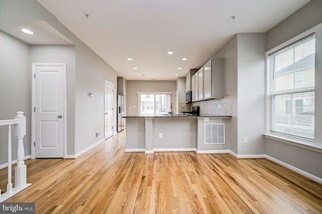 Photo - 252 Hemingway Dr