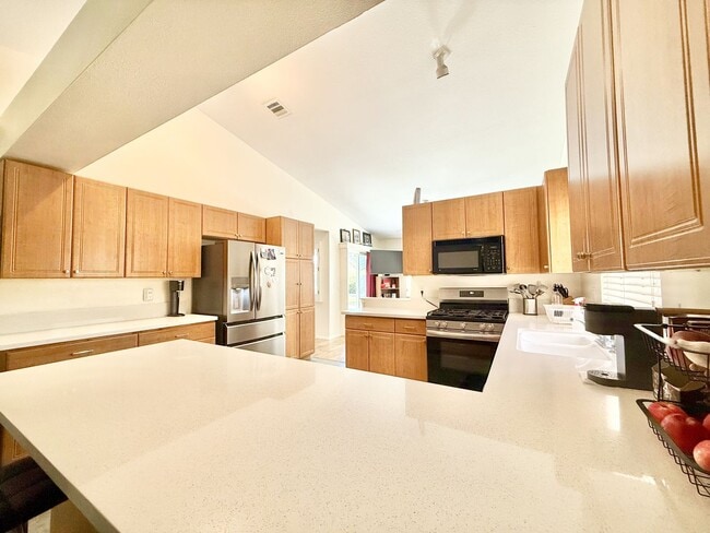 Photo - AVAILABLE NOW!! GORGEOUS 2 BEDROOM 2 BATHROOM Home in Palm Desert!