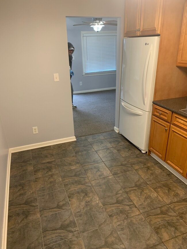 Photo - 1556 Thames Dr