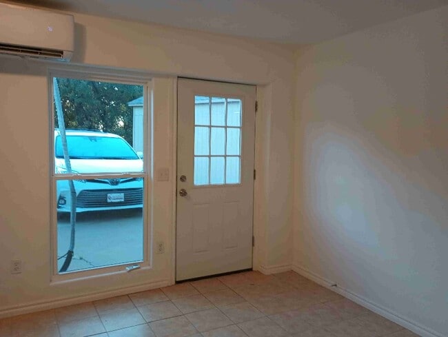44610 E MacArthur St Unidad s