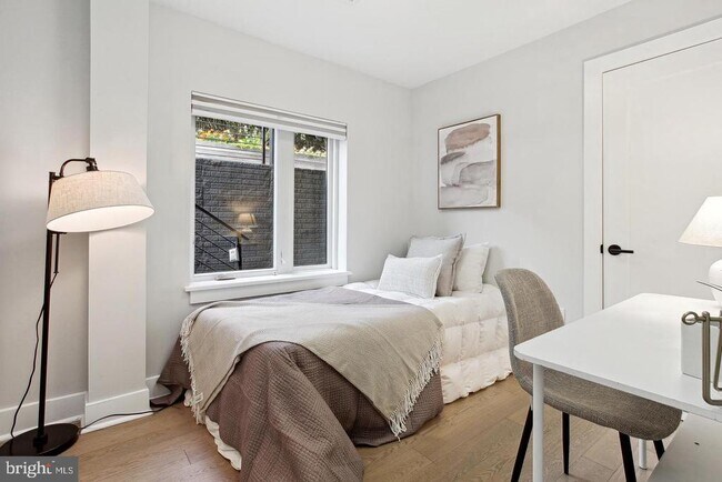 Photo - 3018 12th St NE Unit 1