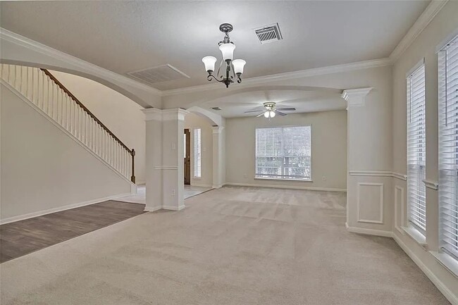 Building Photo - 511 Elm Ridge Dr