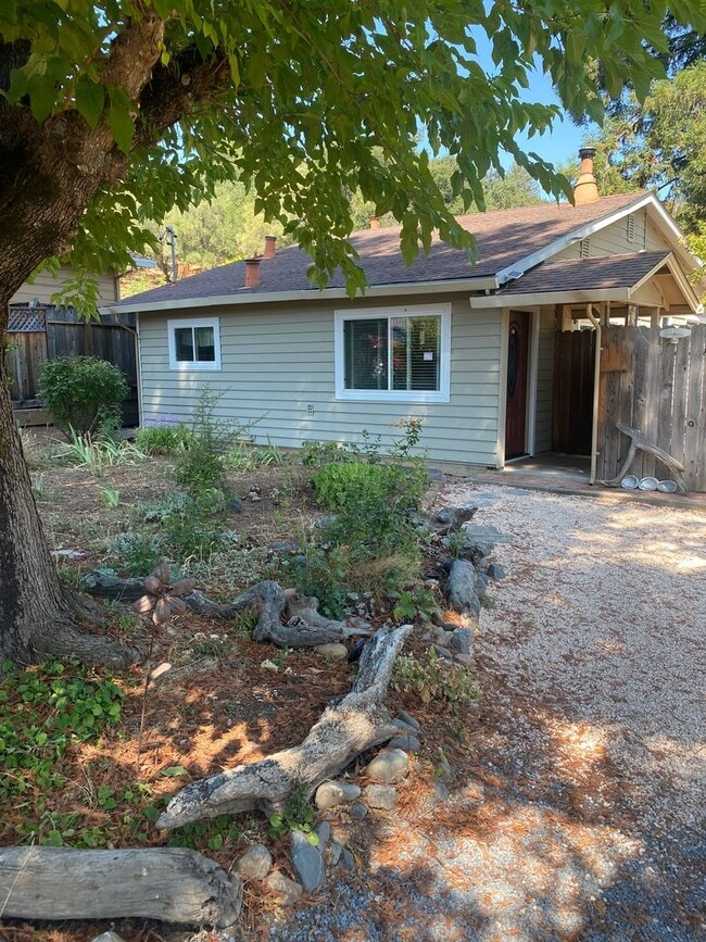Charming 2 bedroom, 1 bathroom house with ... - Charming 2 bedroom, 1 bathroom house with ...
