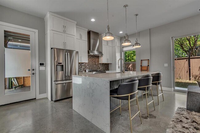 Photo - 3010 E 18th 1/2 St