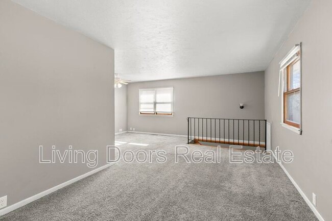 Photo - 348 S 5th St