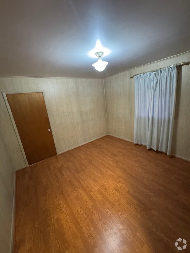 Building Photo - 225 E Walnut St Rental