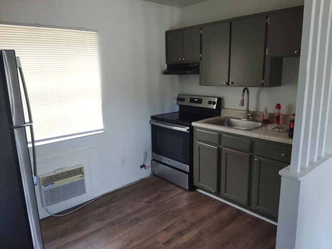 Photo - 2122 Bradford St