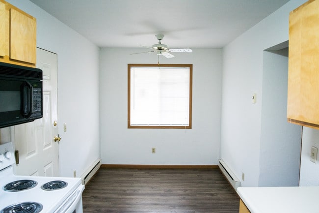 Photo - Airport Manor