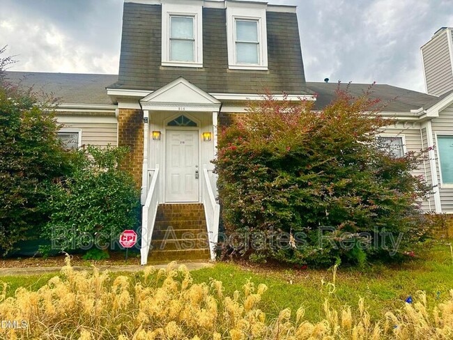 Building Photo - 216 S Walker St