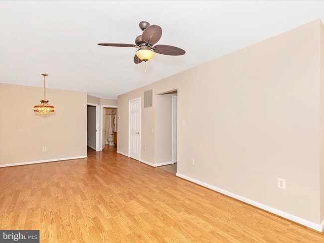 Photo - 606 Merridale Blvd