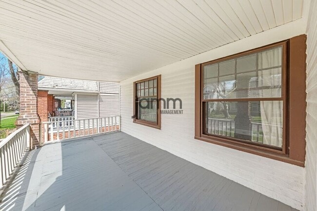 Photo - 1695 Glenmont Rd