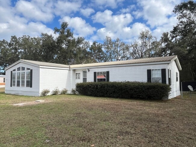Building Photo - Spacious Furnished 3 Bedroom, 2 Bath Triple-Wide Manufactured Home – South of Live Oak, FL