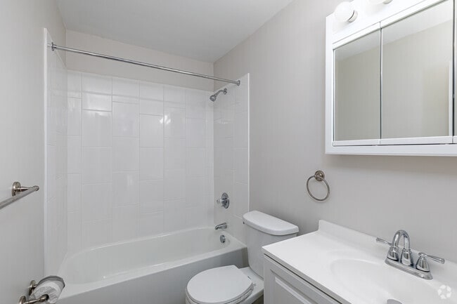 2BR, 1BA (830sqft) - Bathroom