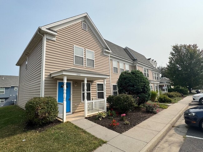 Photo - Immaculate End Unit Townhouse