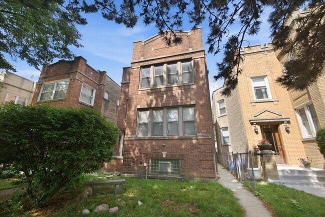 Building Photo - 5742 N Rockwell St Unit 2