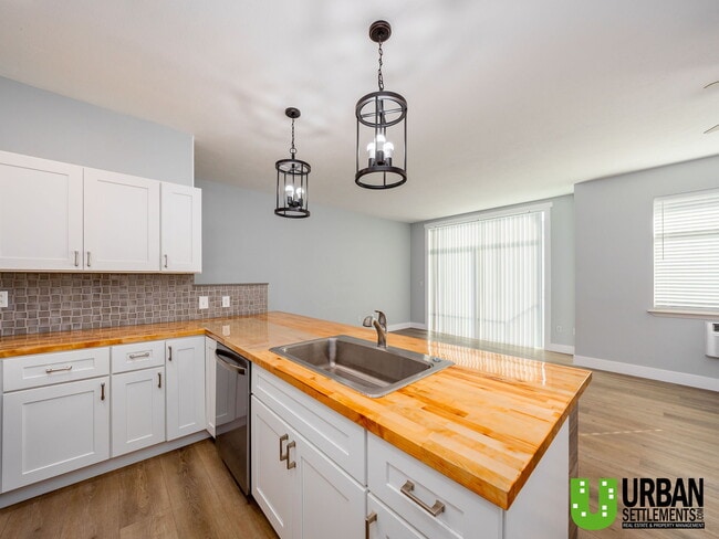 Building Photo - 22855 E Country Vista Dr Unit 370