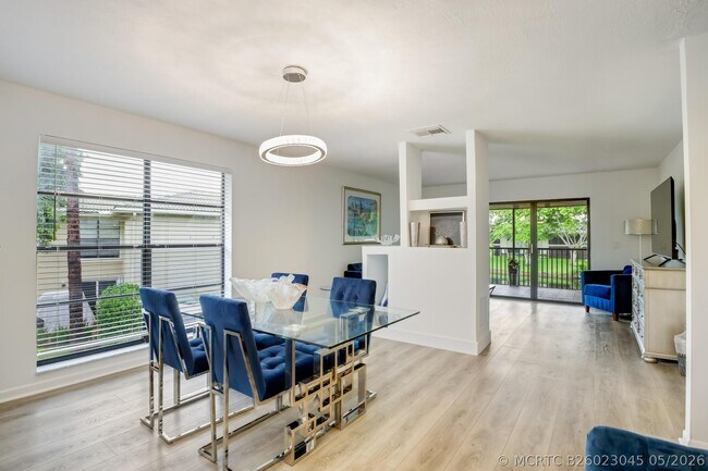 50 Stratford Ln W Unit B