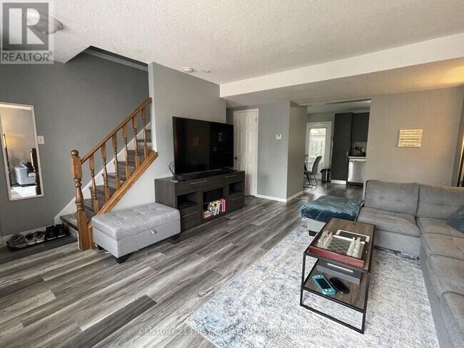 Photo - 70 Chapman Ct