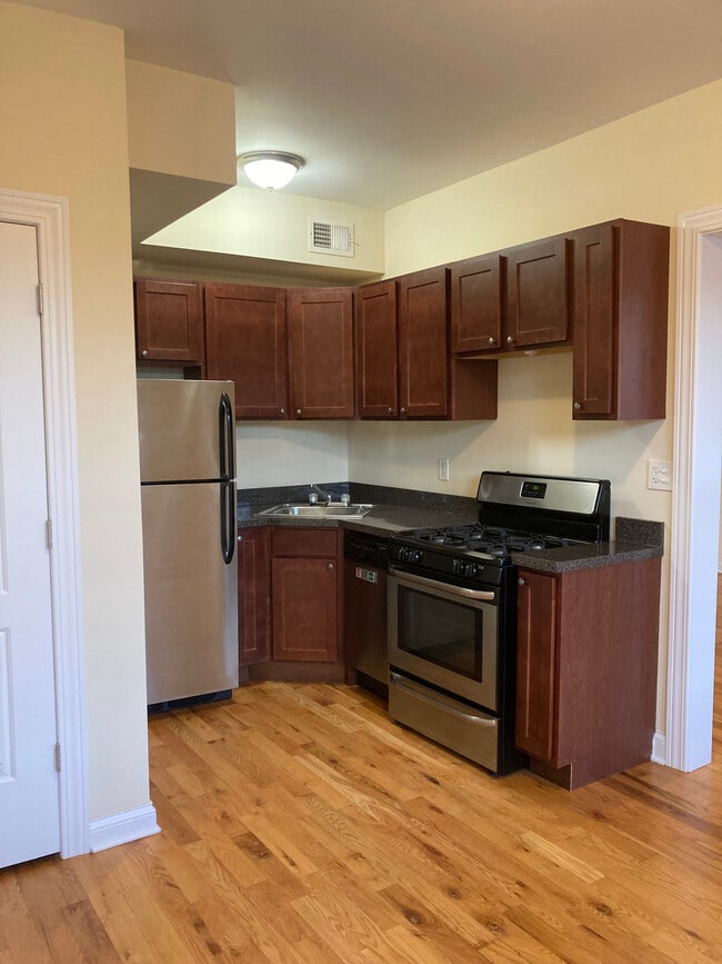 Photo - 338 Tudor Ct