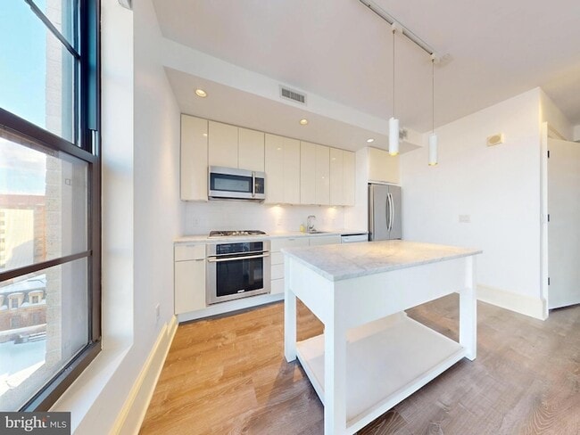 Photo - 1011 M St NW Unidad 804