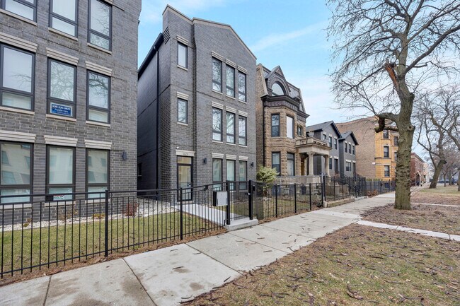 Photo - 4629 S Michigan Ave Unit 2