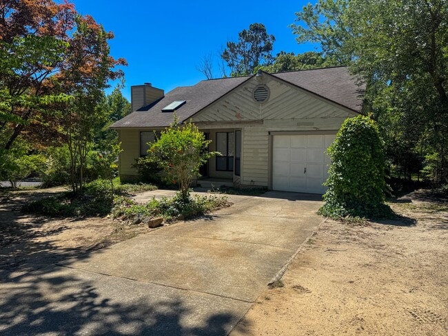 Building Photo - Beautifully Updated 3 Bed 2 Bath Home