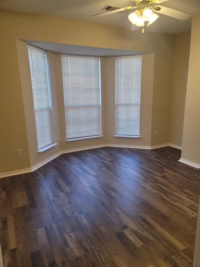 Photo - 3802 Owen St