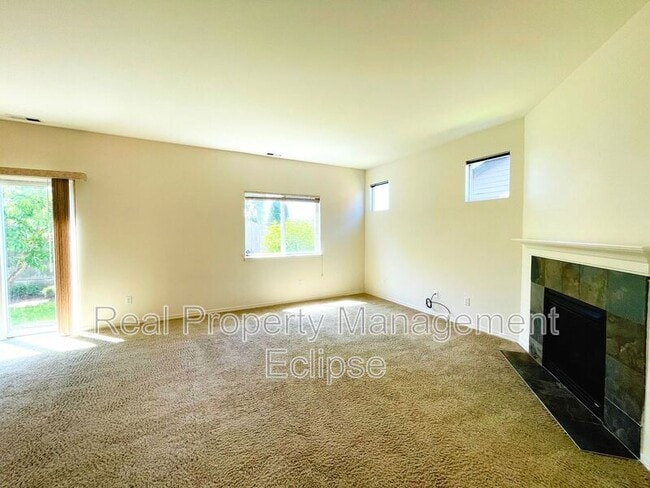 Photo - 8100 88th St NE