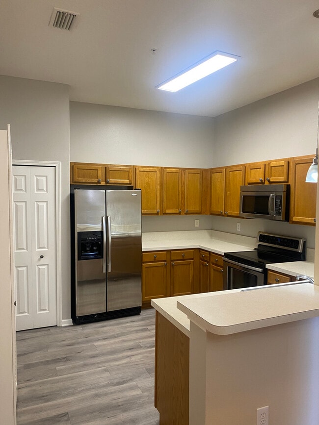 Kitchen - 6111 Maggies Cir Unit 101