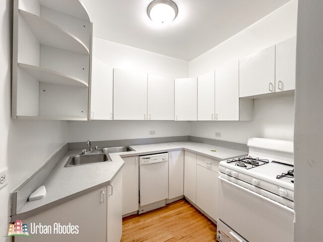 Photo - 4408 N Rockwell St Unidad M00B