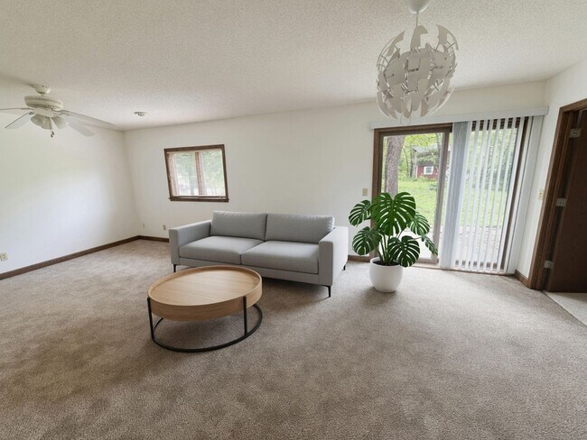 14902 Wildwood Rd