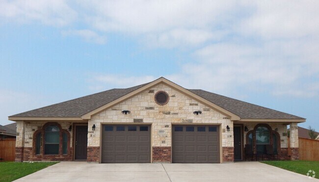 Building Photo - Beautiful 3bed/2bath Duplex near Clear Cre... Rental