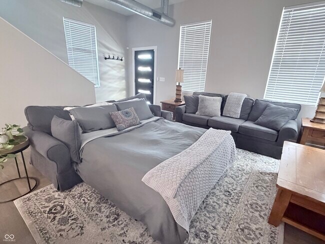 Photo - 656 N Beville Ave