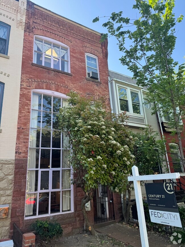 Building Photo - 208 9th St NE Rental
