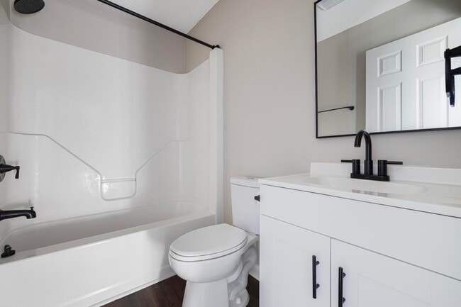 Photo - 3800 Memorial Blvd