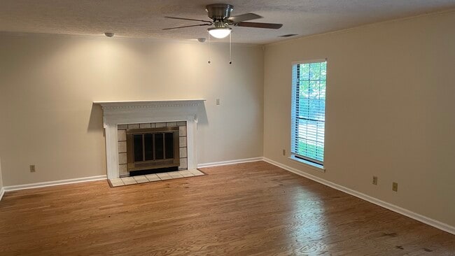 Photo - 130 Briarwood Ln