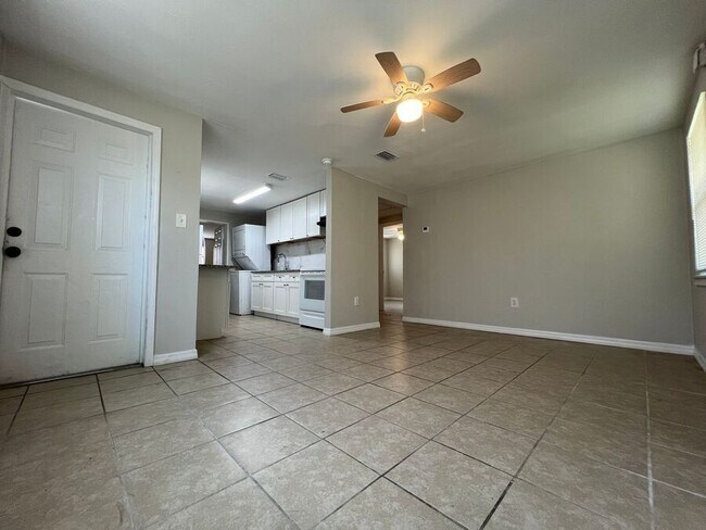 Photo - 809 W Warren St