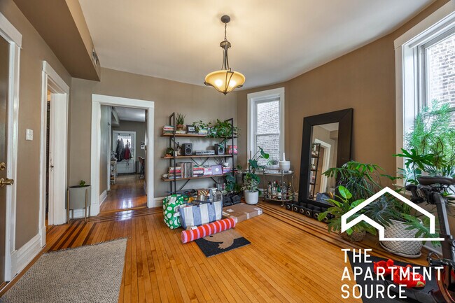 Photo - 3110 W Fullerton Ave Unit 2