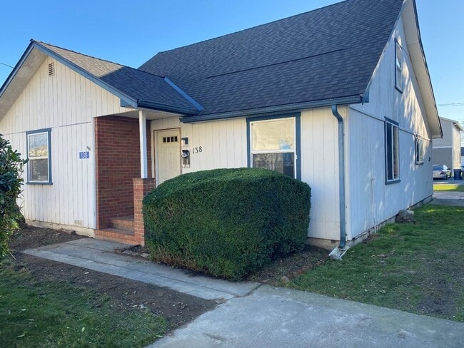 Building Photo - 2 Bedroom House in Burlington