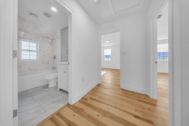 Photo - 11 Willet St Unit B