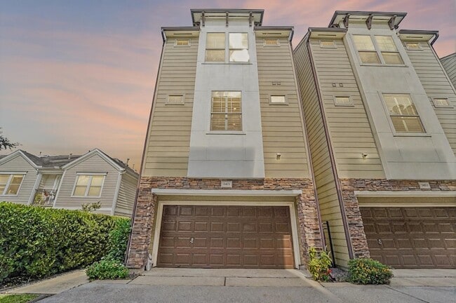 Building Photo - 2421 Beall St