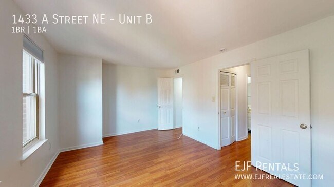 Photo - 1433 A St NE Unit B