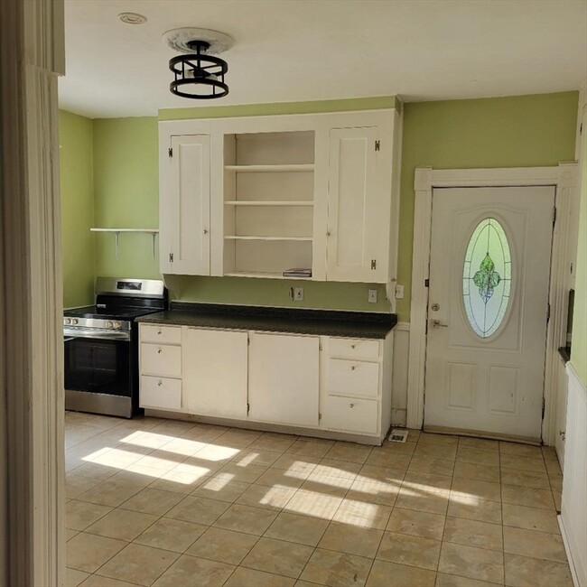 Photo - 30 Uxbridge St Unit 1