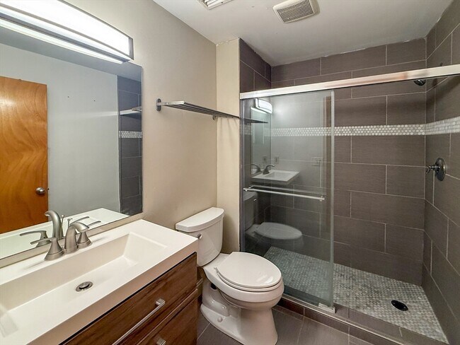 Photo - 49-51-51 Temple Pl Unit 3R