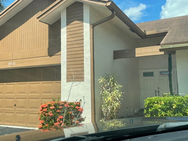 Building Photo - 4931 NW 86th Ave