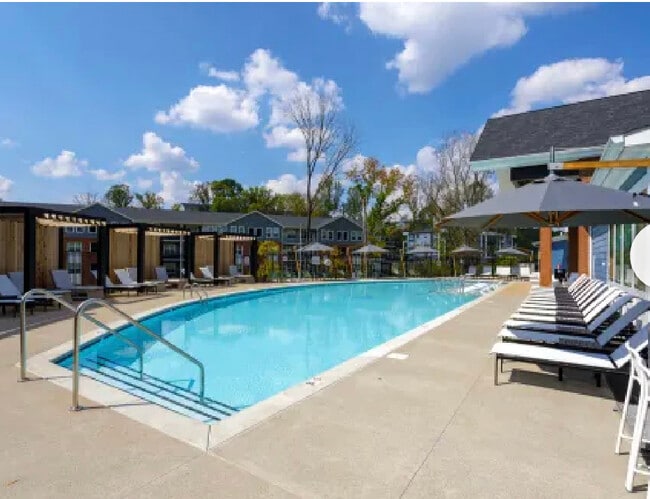 2 salt water pools with grilling and tv cabana - 900 Brittany Park Dr Unit 315