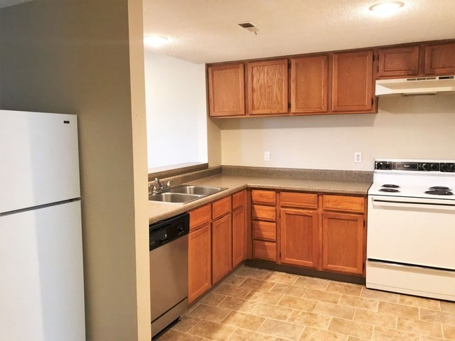 Photo - Roanoke Court Apartments