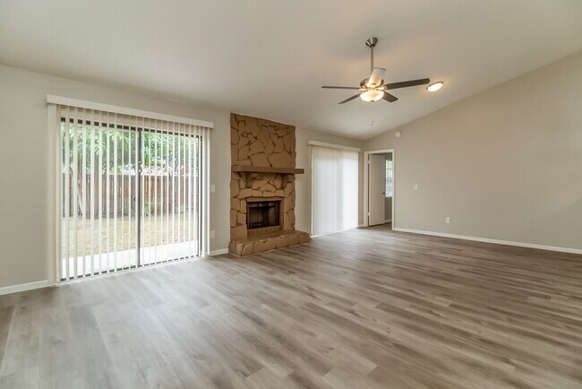 Photo - 831 Sunridge Point Dr